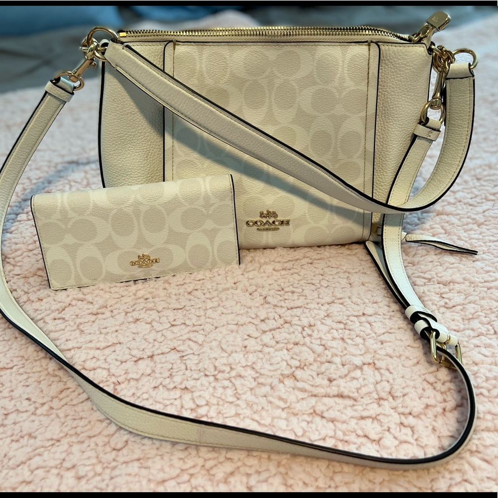 White coach purse with matching checkbook wallet